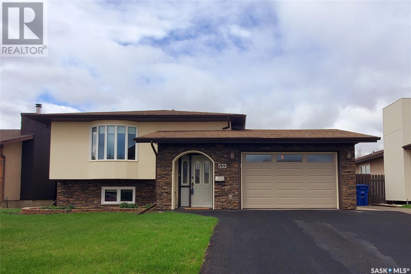 Property at 533 Reid CRESCENT image 1