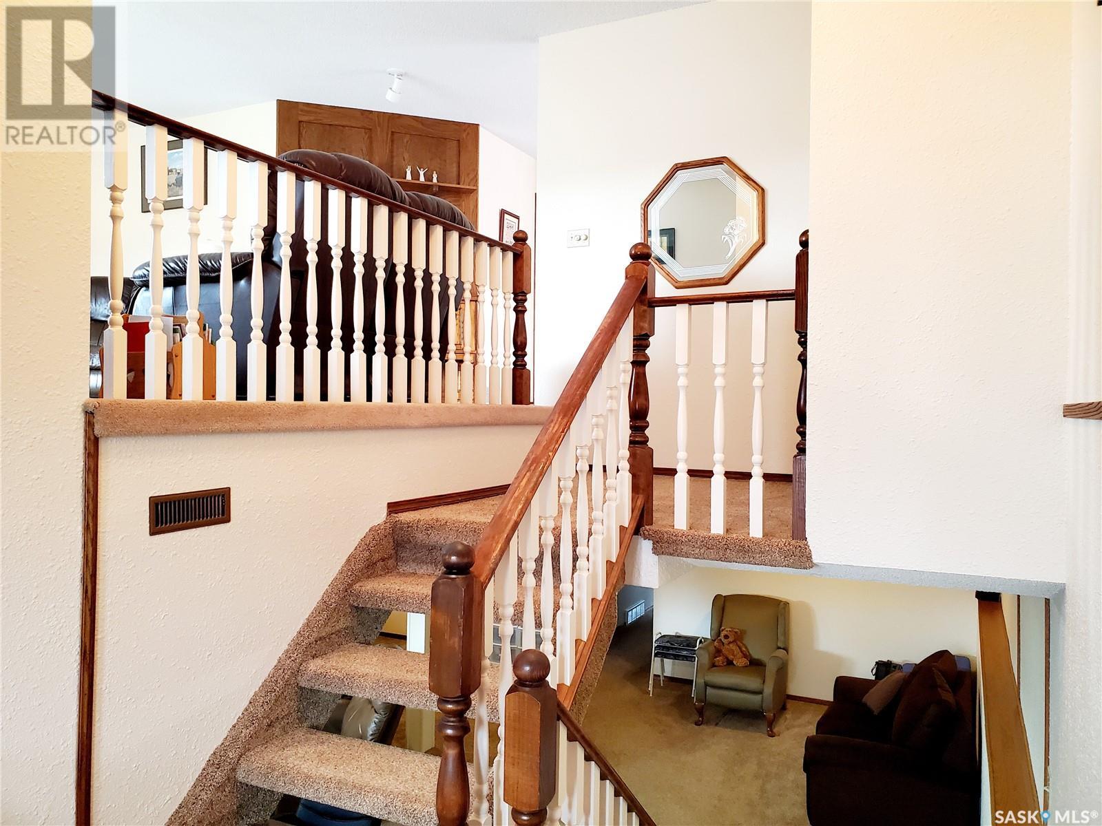 Property at 533 Reid CRESCENT image 2