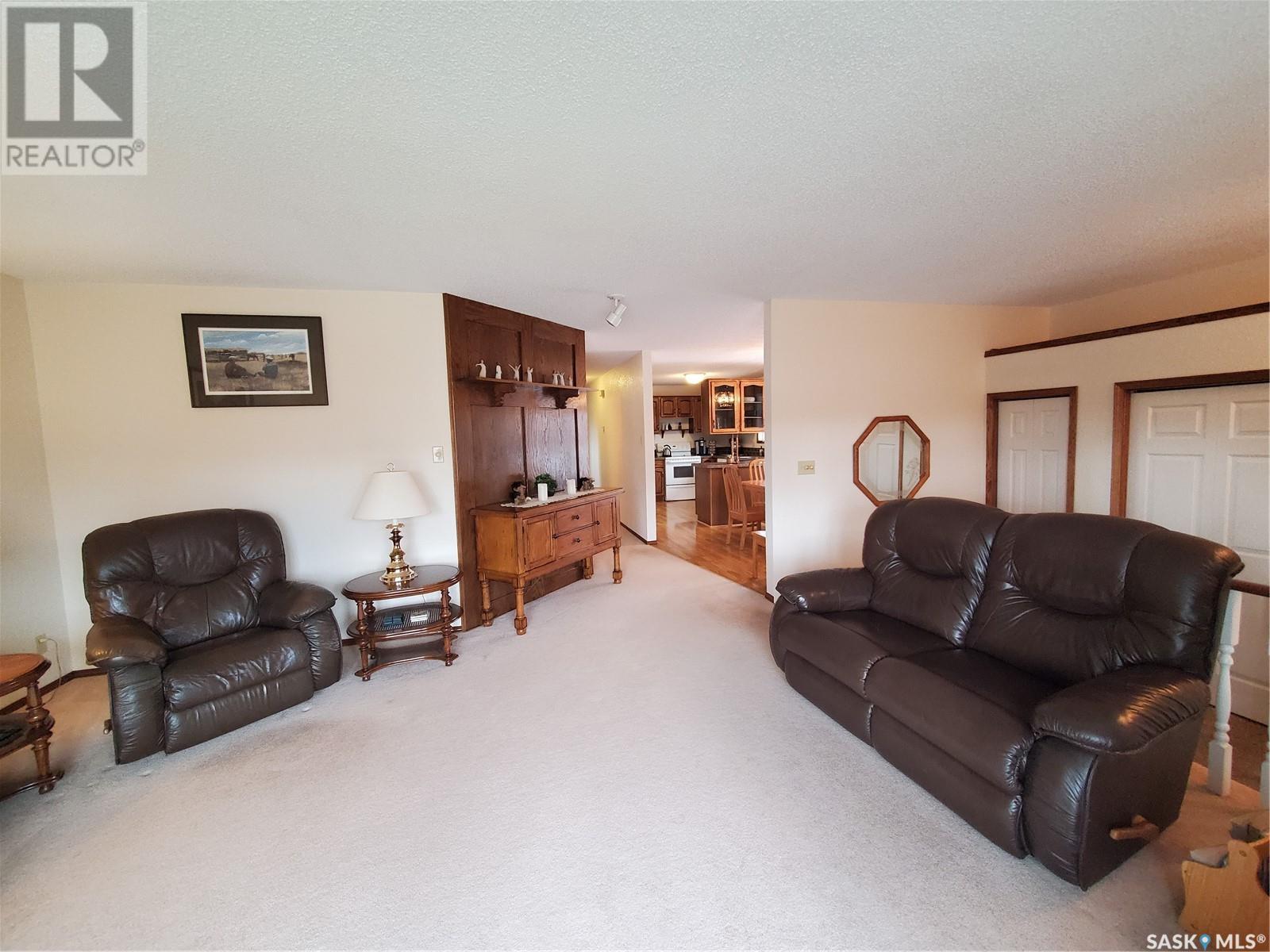 Property at 533 Reid CRESCENT image 4