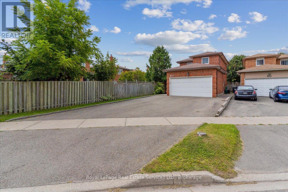 211 Murray Street, Brampton, Ontario  L6X 3L8 - Photo 3 - W12102913