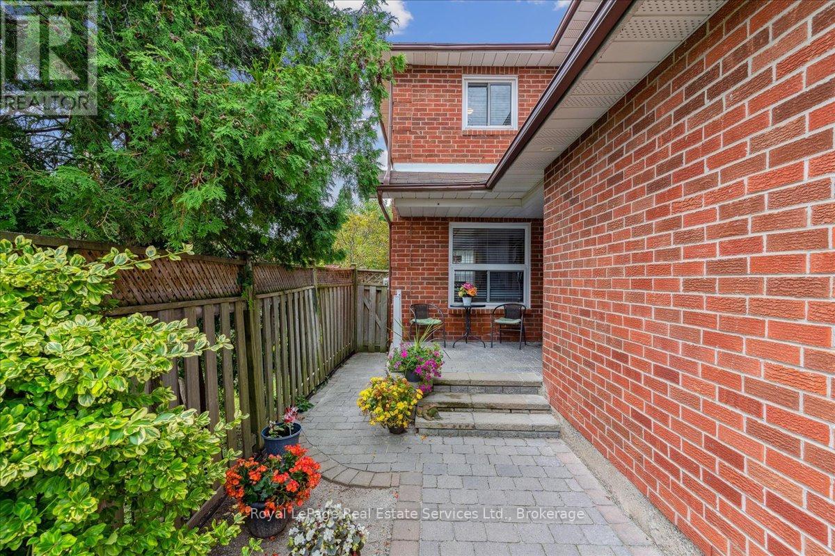 211 Murray Street, Brampton, Ontario  L6X 3L8 - Photo 4 - W12102913