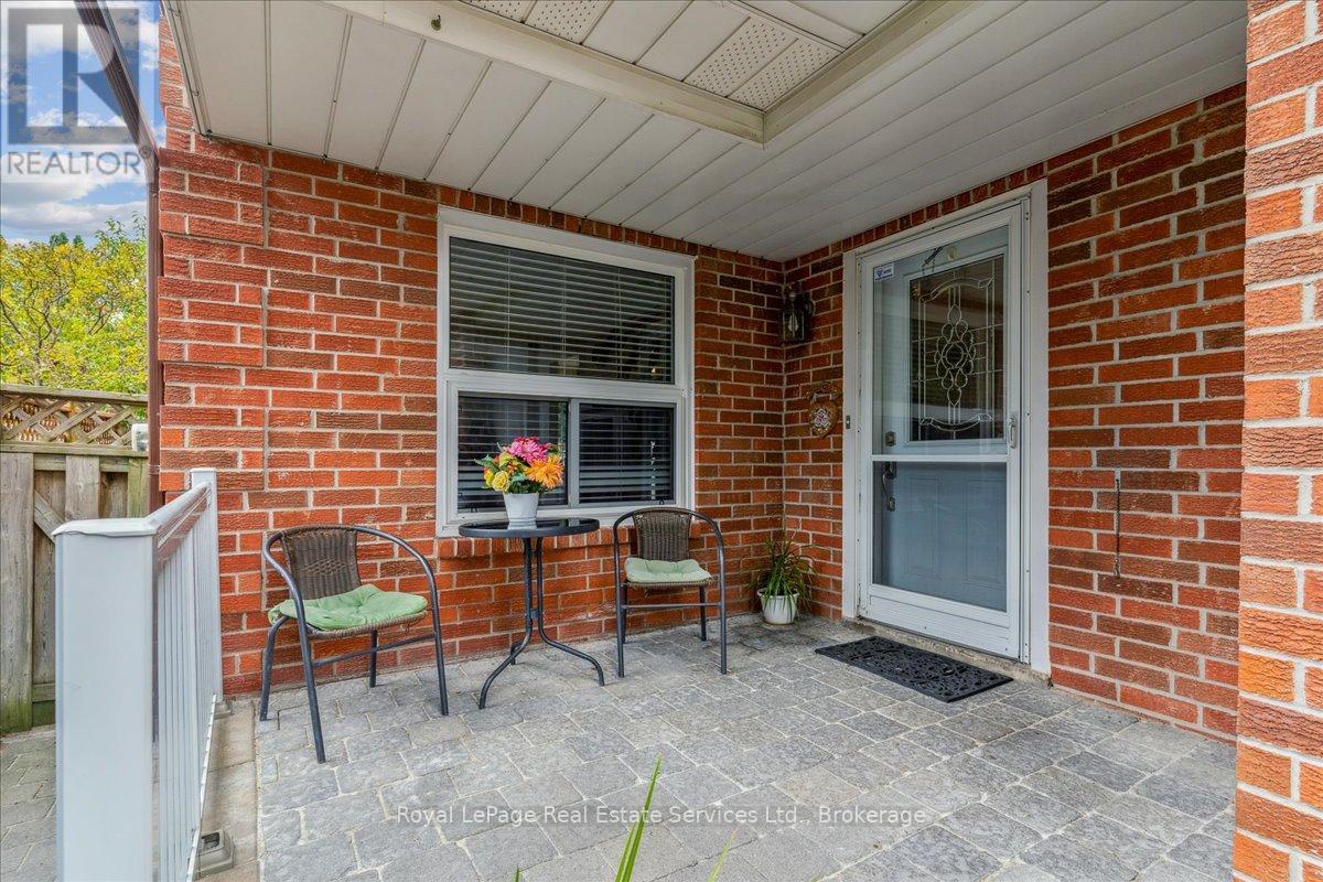211 Murray Street, Brampton, Ontario  L6X 3L8 - Photo 5 - W12102913