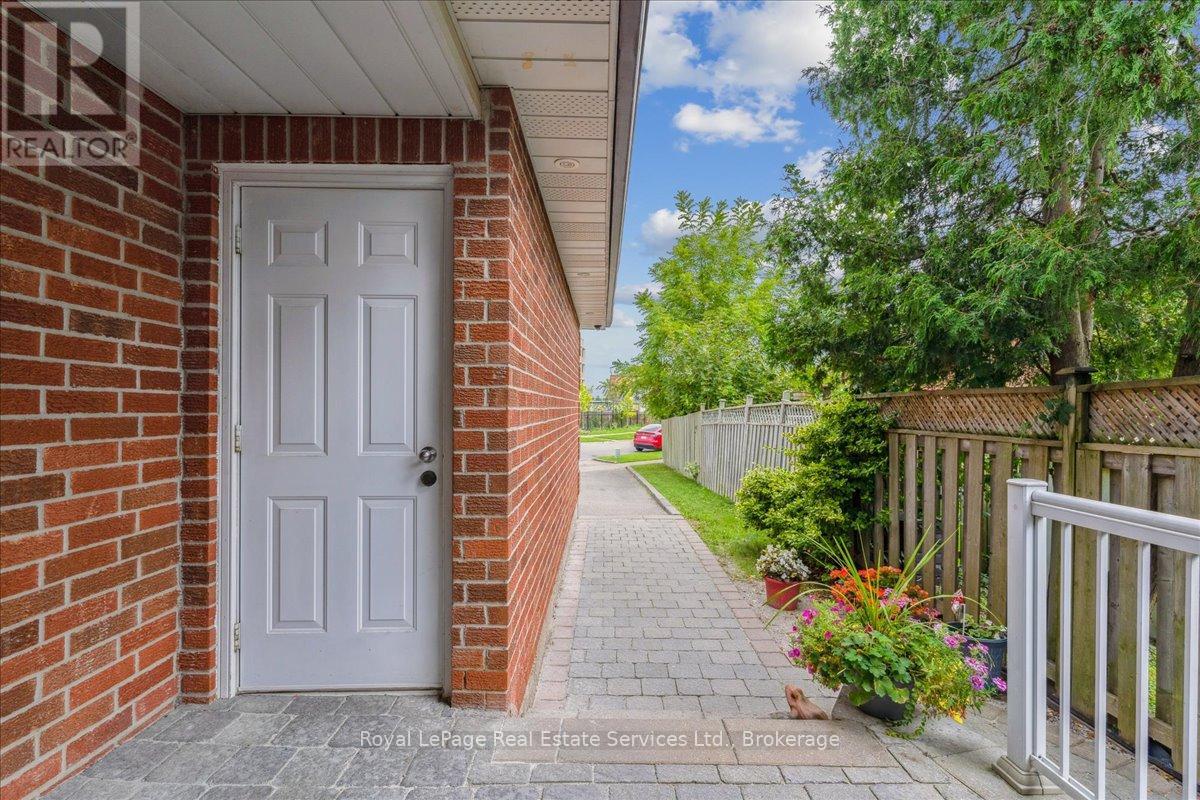 211 Murray Street, Brampton, Ontario  L6X 3L8 - Photo 6 - W12102913
