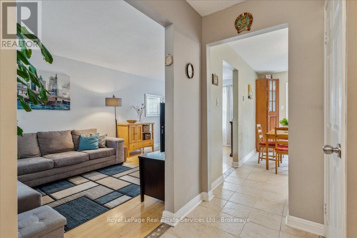 211 Murray Street, Brampton, Ontario  L6X 3L8 - Photo 9 - W12102913