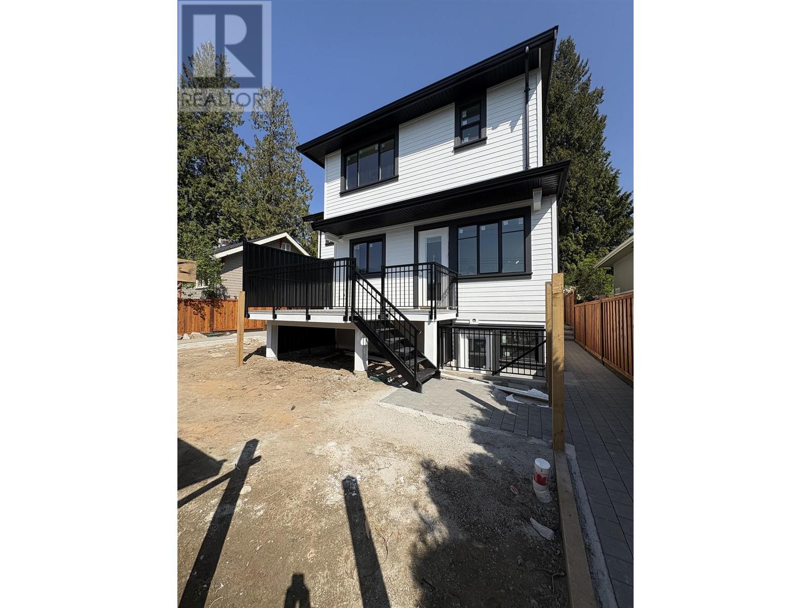 261 E 23rd Street, North Vancouver, British Columbia  V7L 3E4 - Photo 3 - R2994198