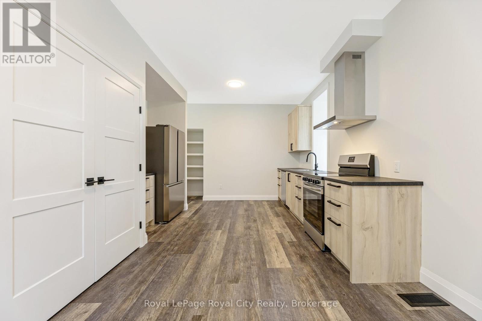 Property at 33 ISLINGTON AVENUE image 4