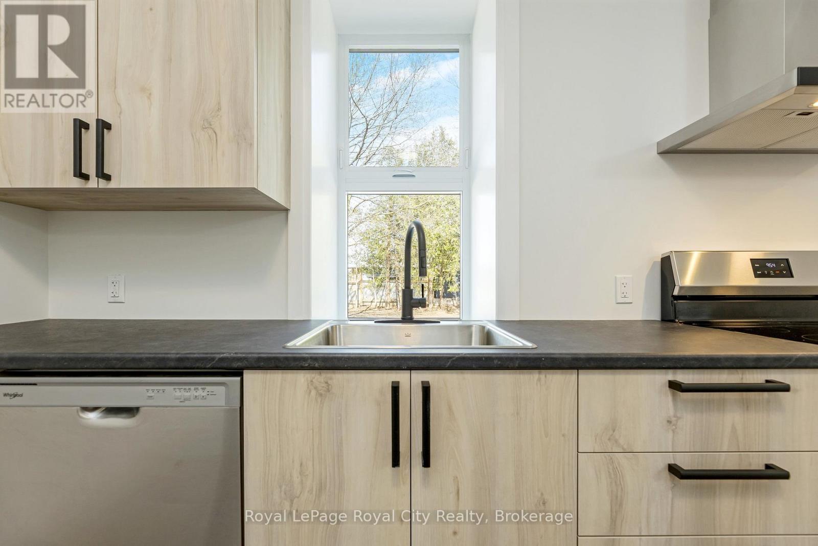 33 Islington Avenue, Guelph, Ontario  N1E 1B2 - Photo 6 - X12102912
