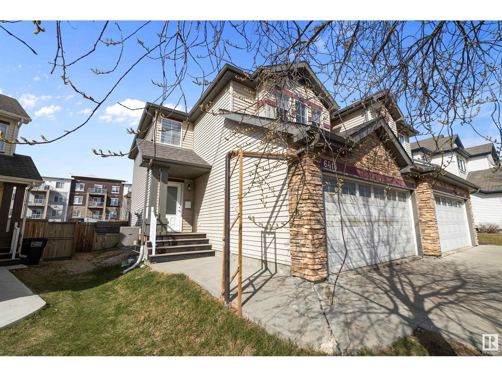 Property at 6418 16 AV SW image 4