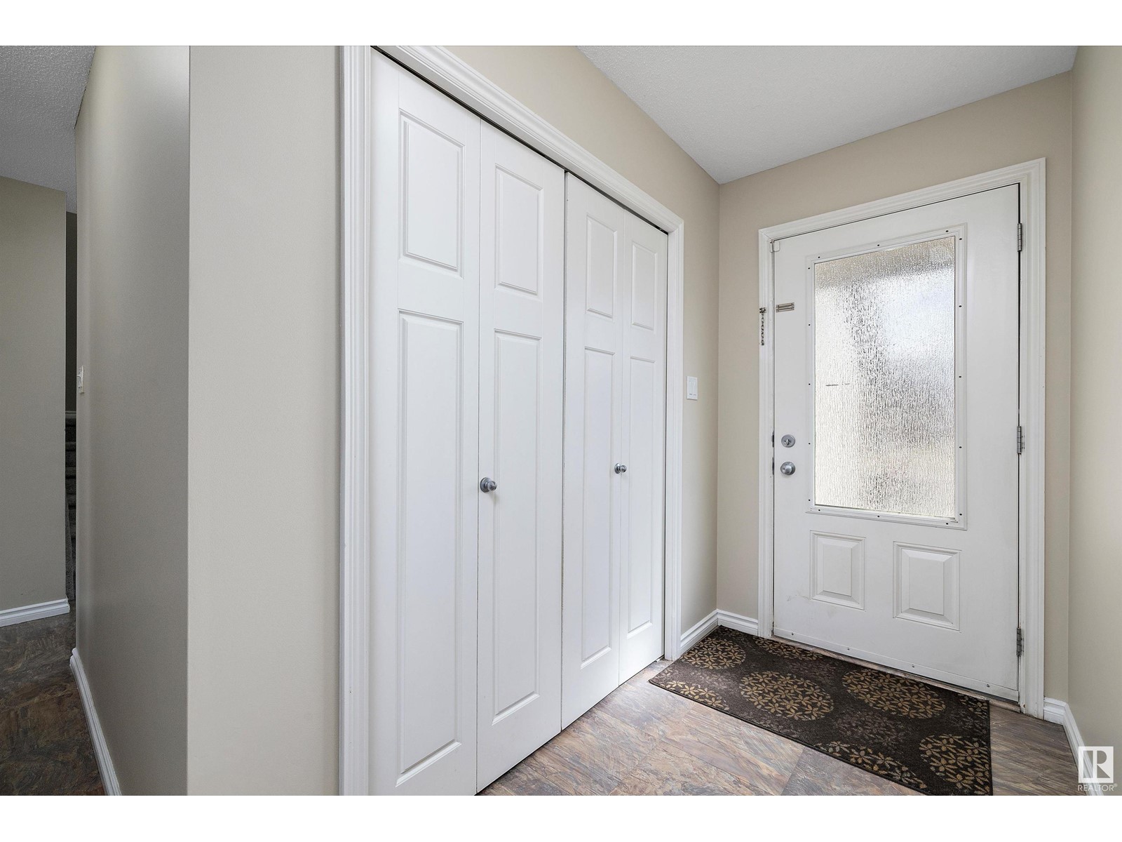Property at 6418 16 AV SW image 5