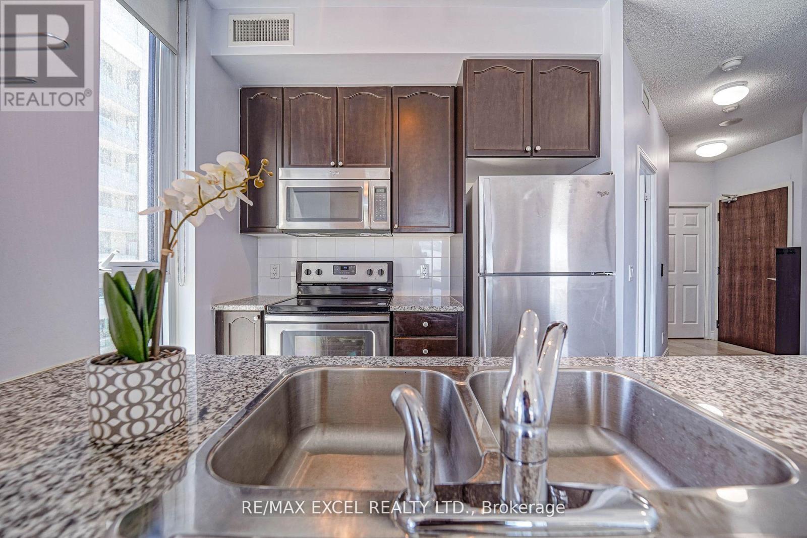 1905 - 339 Rathburn Road W, Mississauga, Ontario  L5B 0K8 - Photo 20 - W12102890
