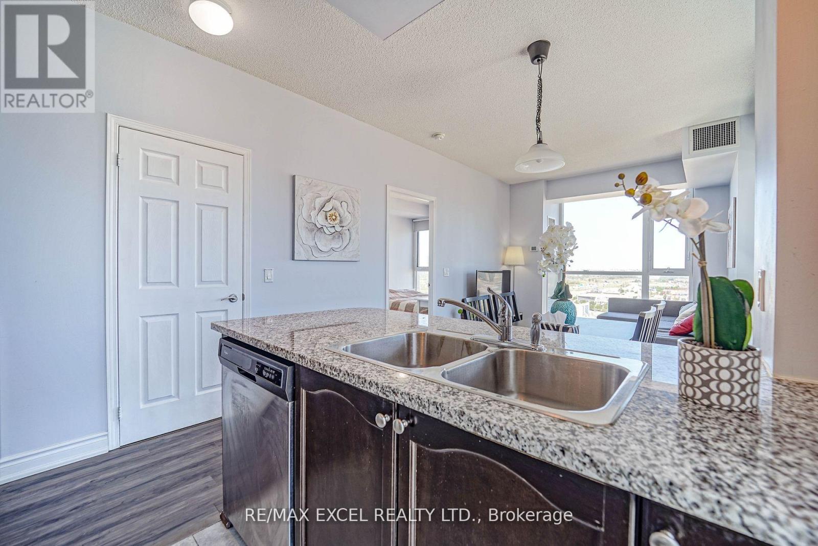 1905 - 339 Rathburn Road W, Mississauga, Ontario  L5B 0K8 - Photo 21 - W12102890