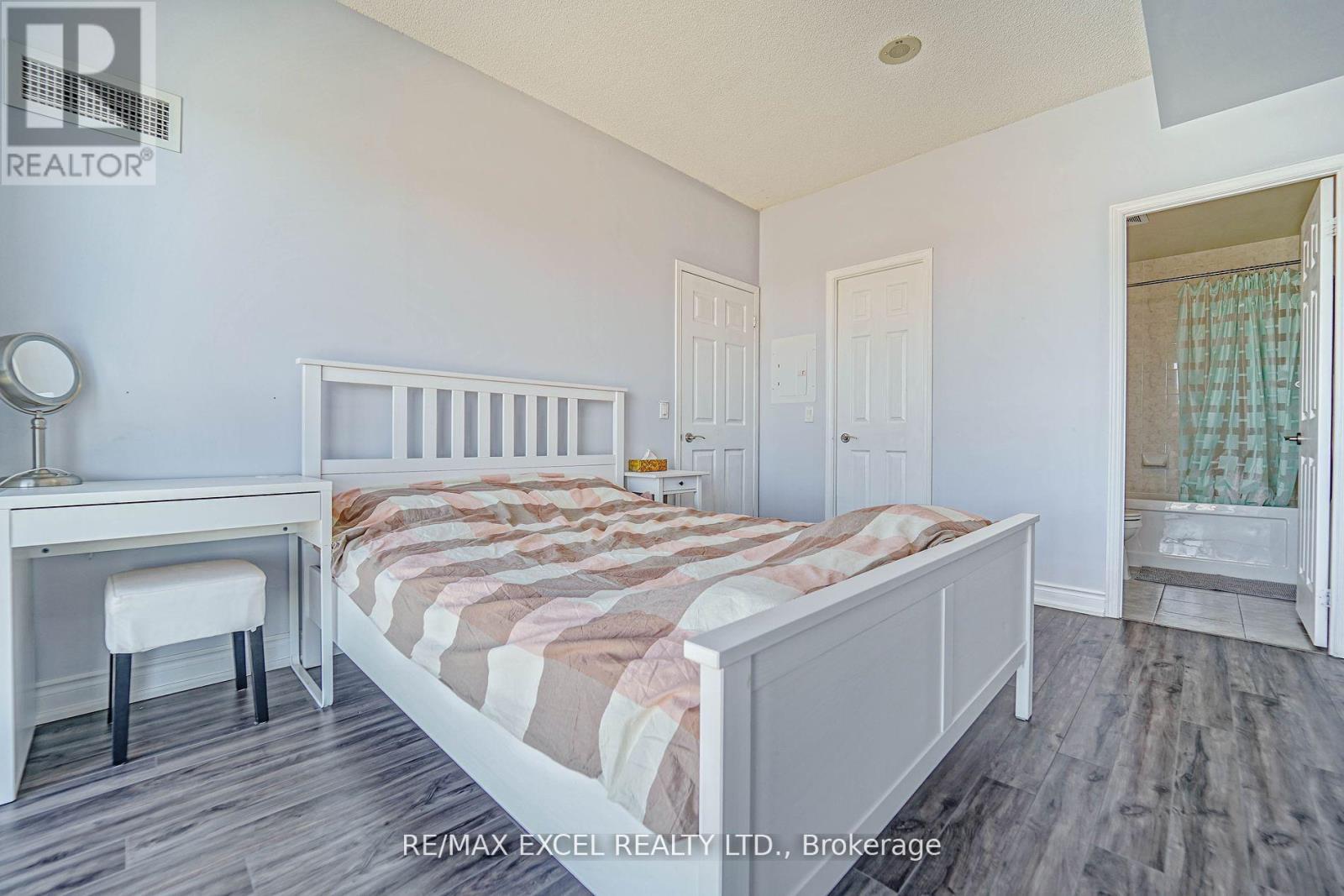1905 - 339 Rathburn Road W, Mississauga, Ontario  L5B 0K8 - Photo 9 - W12102890