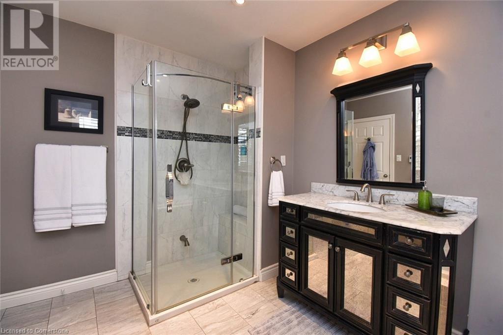 733 Ashley Avenue, Burlington, Ontario  L7R 2Z4 - Photo 25 - 40709337