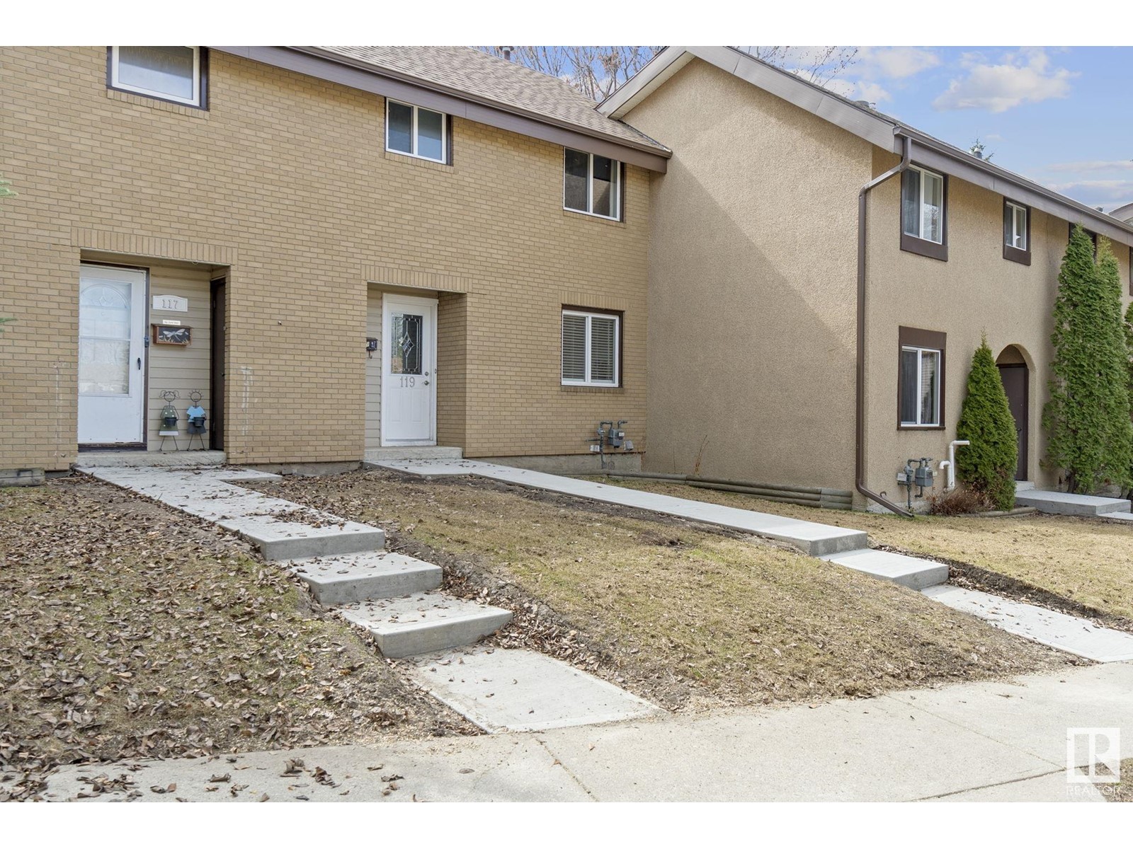 Property at 119 GRANDIN VILLAGE image 2