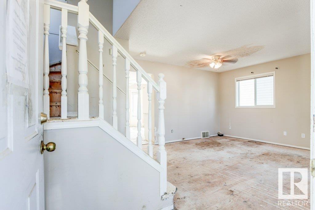 Property at 11823 9 AV NW image 5