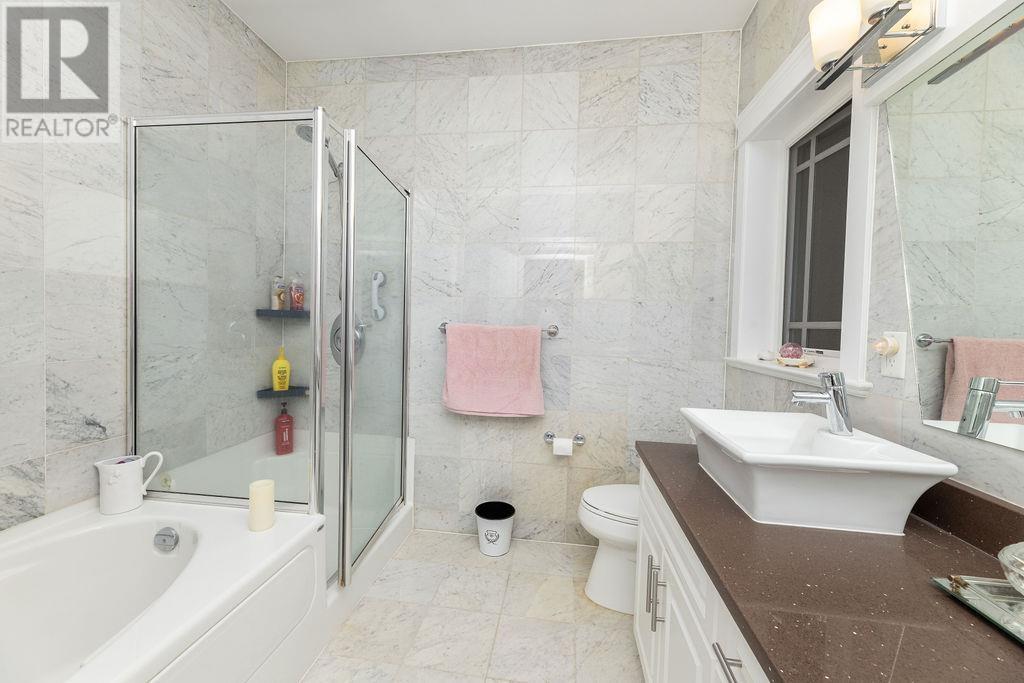 756 Gerussi Lane, Gibsons, British Columbia  V0N 1V7 - Photo 18 - R2989589