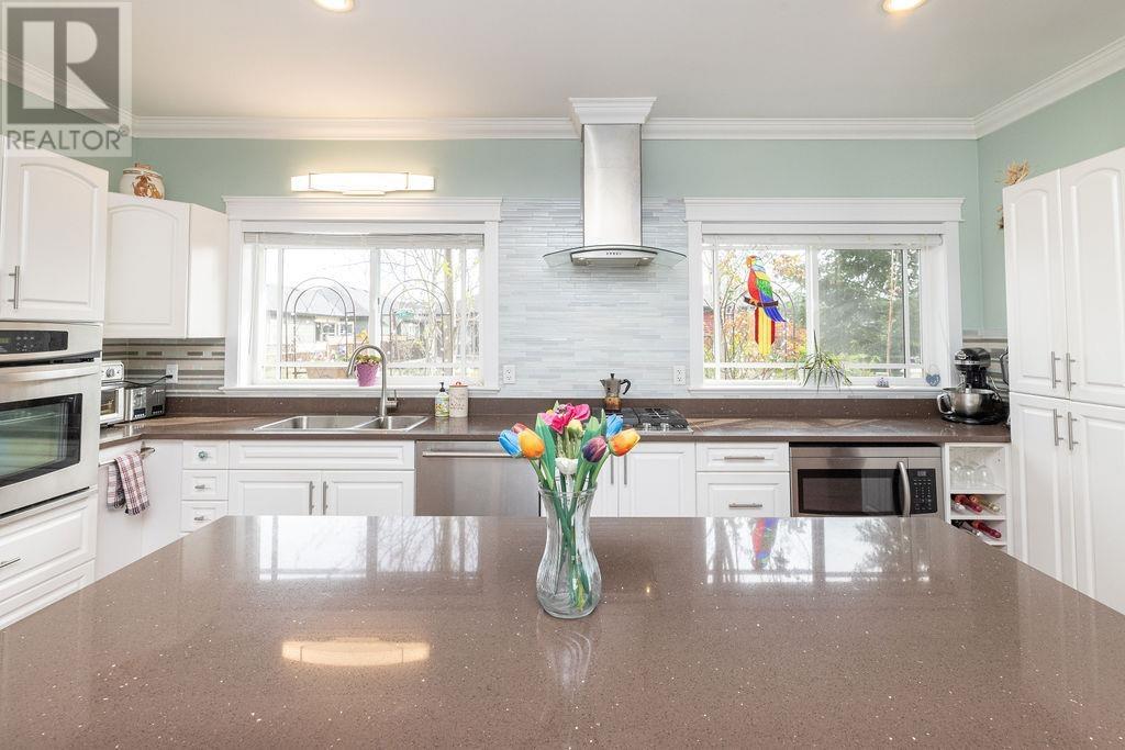 756 Gerussi Lane, Gibsons, British Columbia  V0N 1V7 - Photo 5 - R2989589