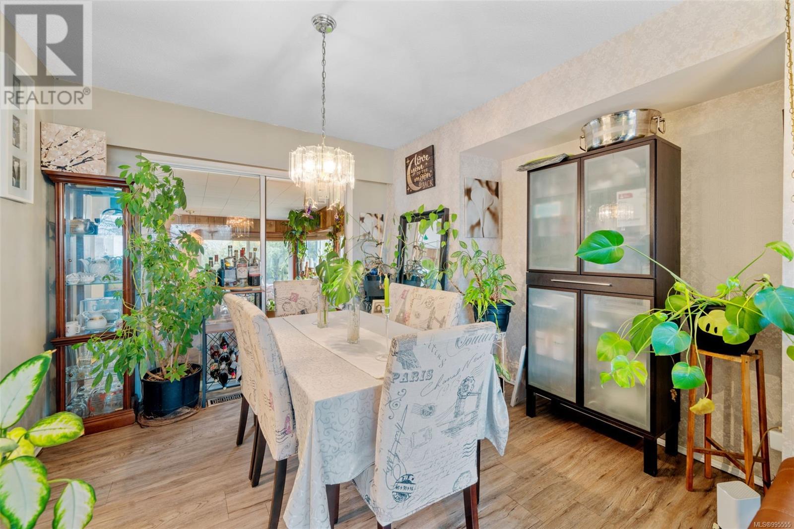10287 Godfrey Pl, Sidney, British Columbia  V8L 2K9 - Photo 10 - 995555