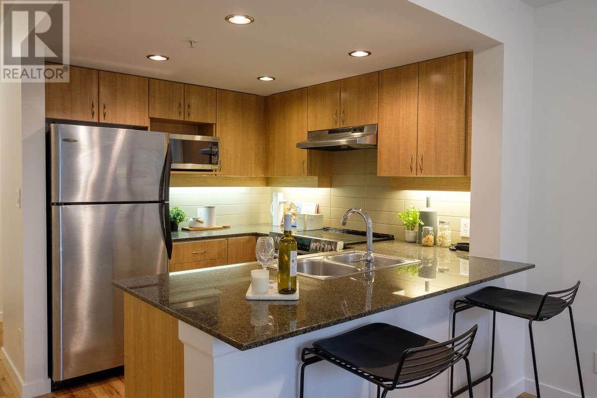403 9232 University Crescent, Burnaby, British Columbia  V5A 0A3 - Photo 4 - R2993881