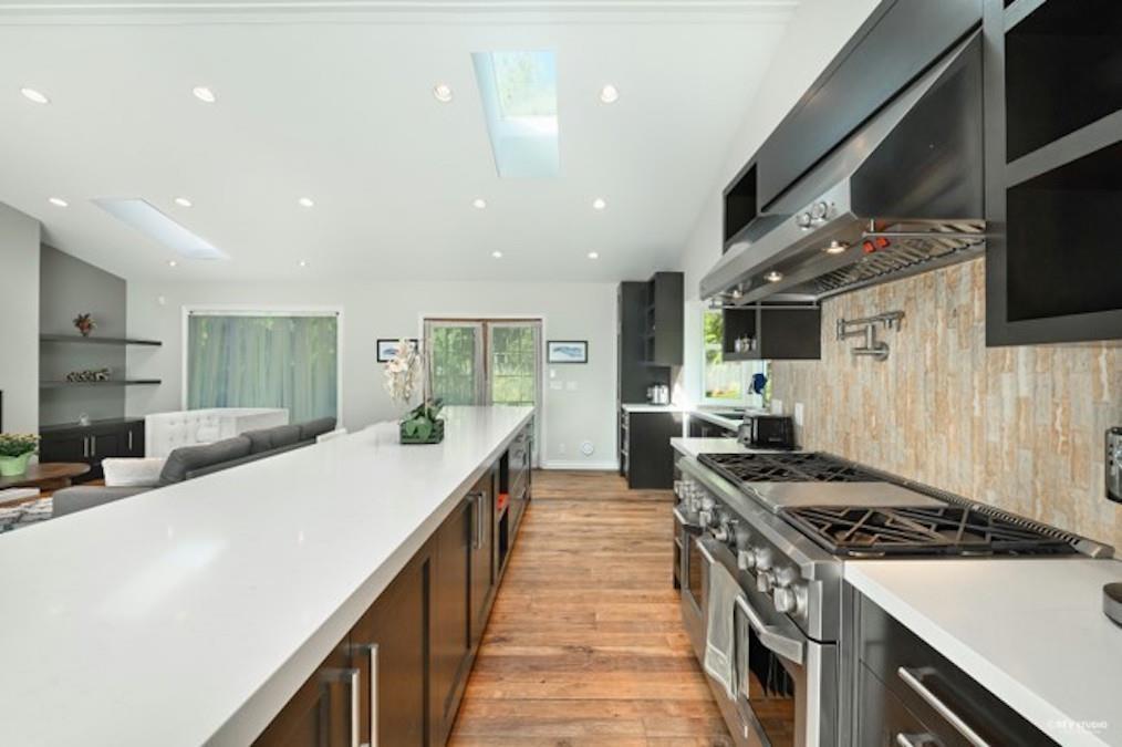 Property at 13671 16 AVENUE image 2
