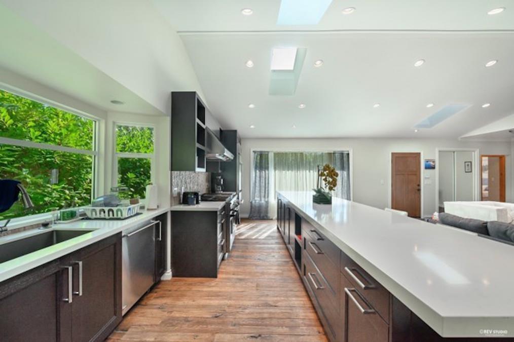 Property at 13671 16 AVENUE image 3