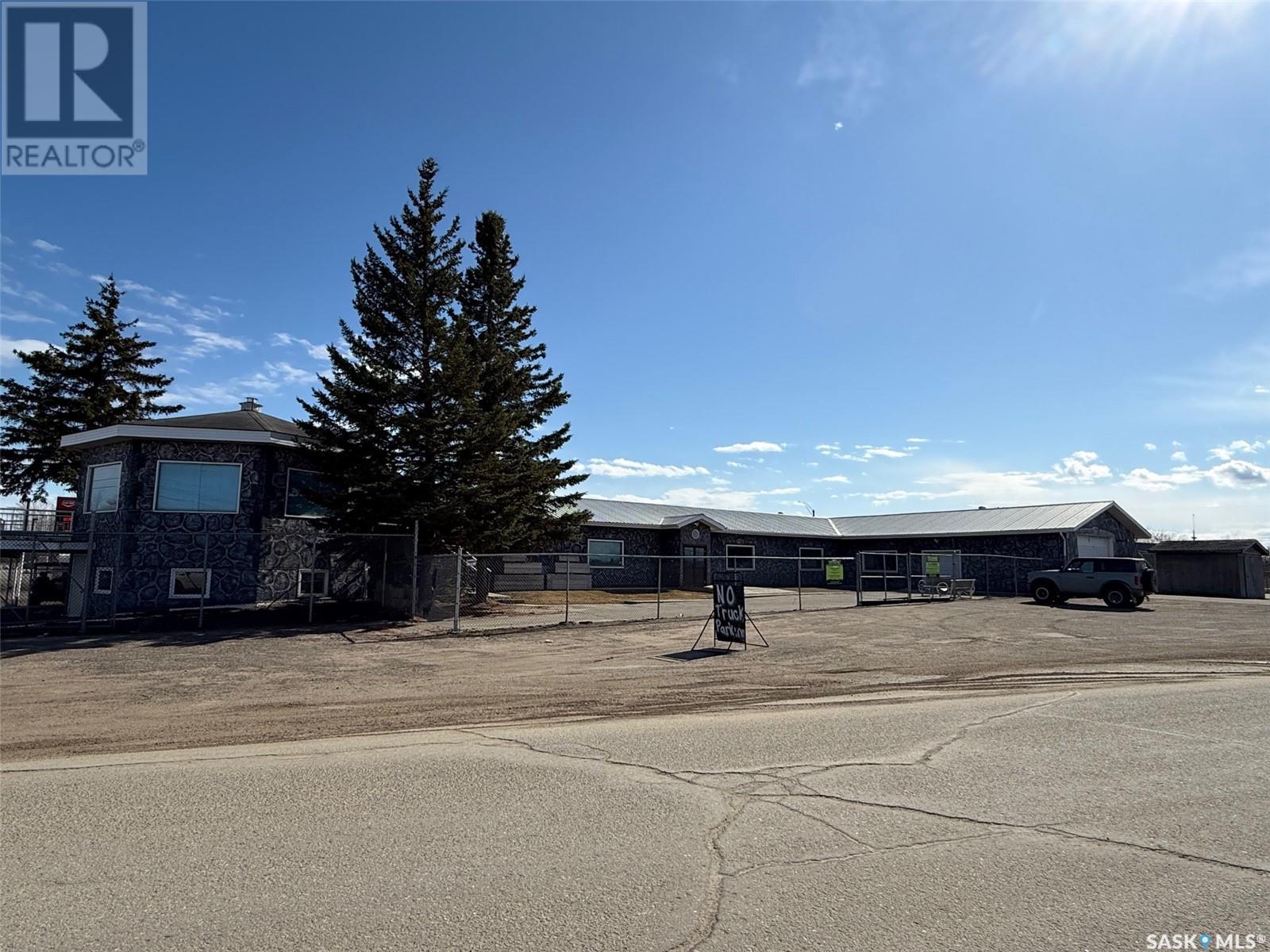 308 & 310 Husky Avenue, Air Ronge, Saskatchewan  S0J 3G0 - Photo 2 - SK988553