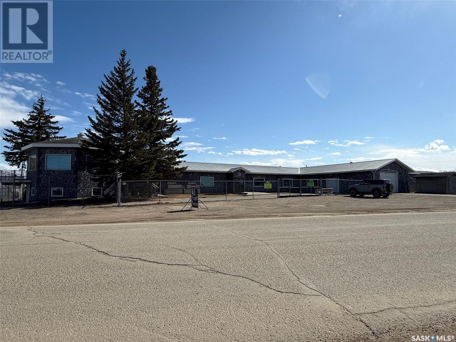 308 & 310 Husky Avenue, Air Ronge, Saskatchewan  S0J 3G0 - Photo 3 - SK988553