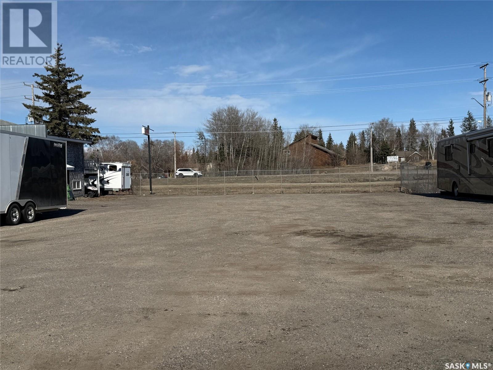 308 & 310 Husky Avenue, Air Ronge, Saskatchewan  S0J 3G0 - Photo 4 - SK988553