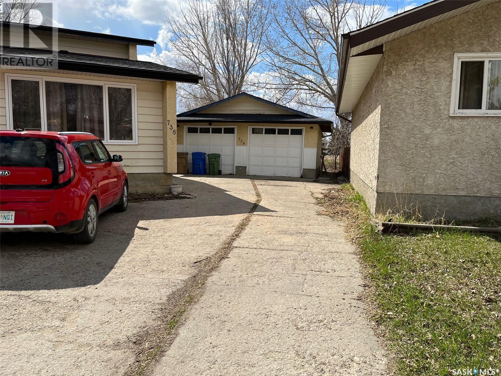 Property at 738 Bard CRESCENT N image 4