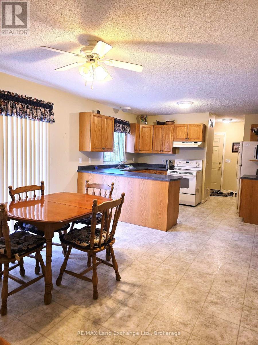 29 Memorial Park Drive, Kincardine, Ontario  N0G 2T0 - Photo 5 - X12087545