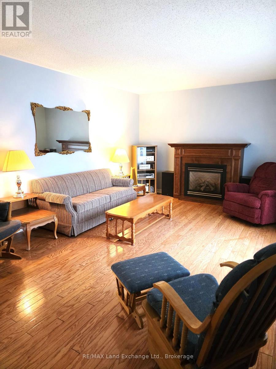 29 Memorial Park Drive, Kincardine, Ontario N0G 2T0 - Photo 6 - X12087545