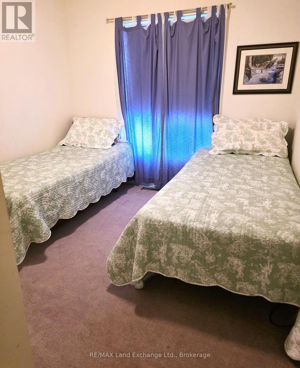 29 Memorial Park Drive, Kincardine, Ontario  N0G 2T0 - Photo 8 - X12087545