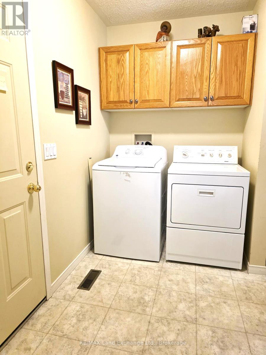 29 Memorial Park Drive, Kincardine, Ontario  N0G 2T0 - Photo 10 - X12087545