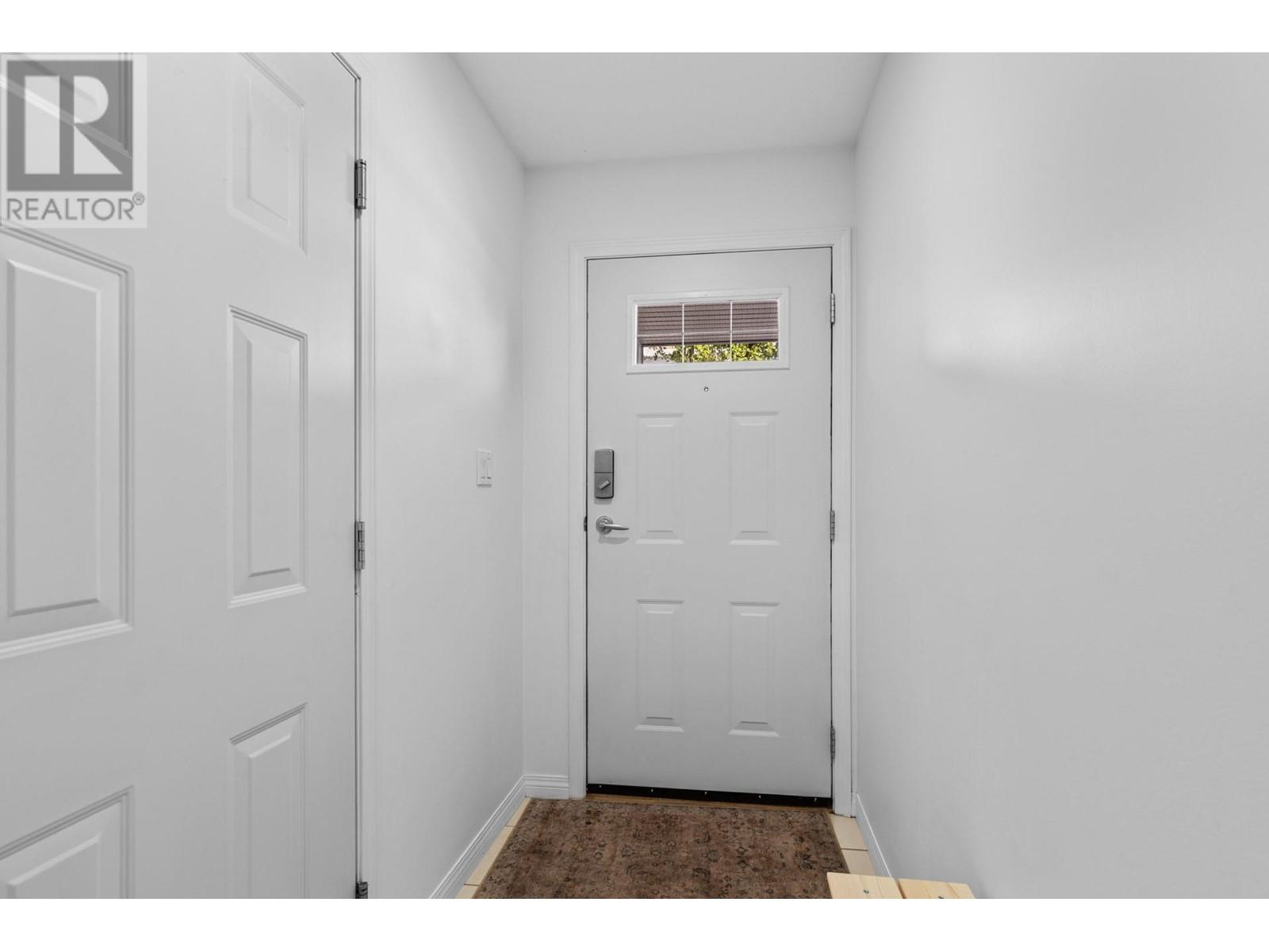 Property at 1853 Parkview Crescent Unit# 3 image 3