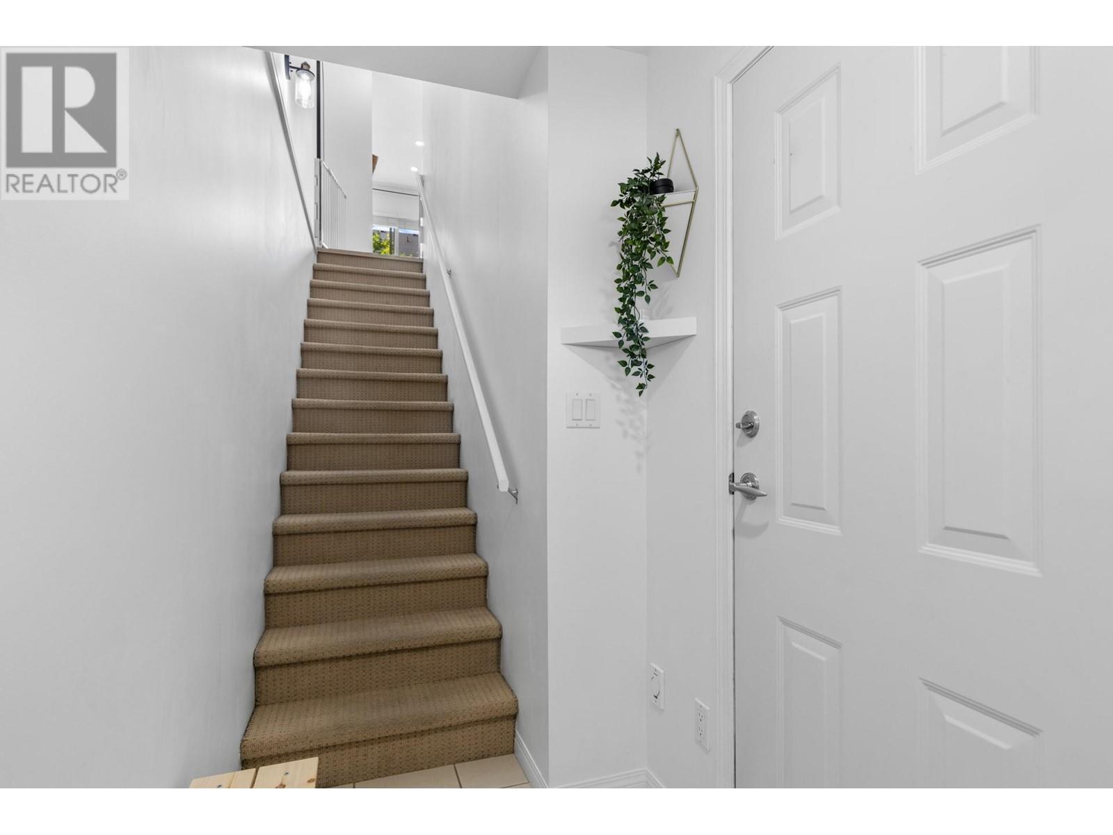 Property at 1853 Parkview Crescent Unit# 3 image 4