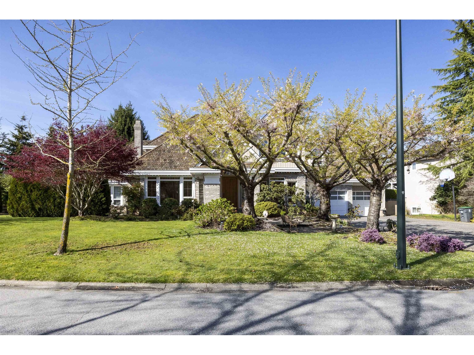 Property at 13681 21 AVENUE image 3