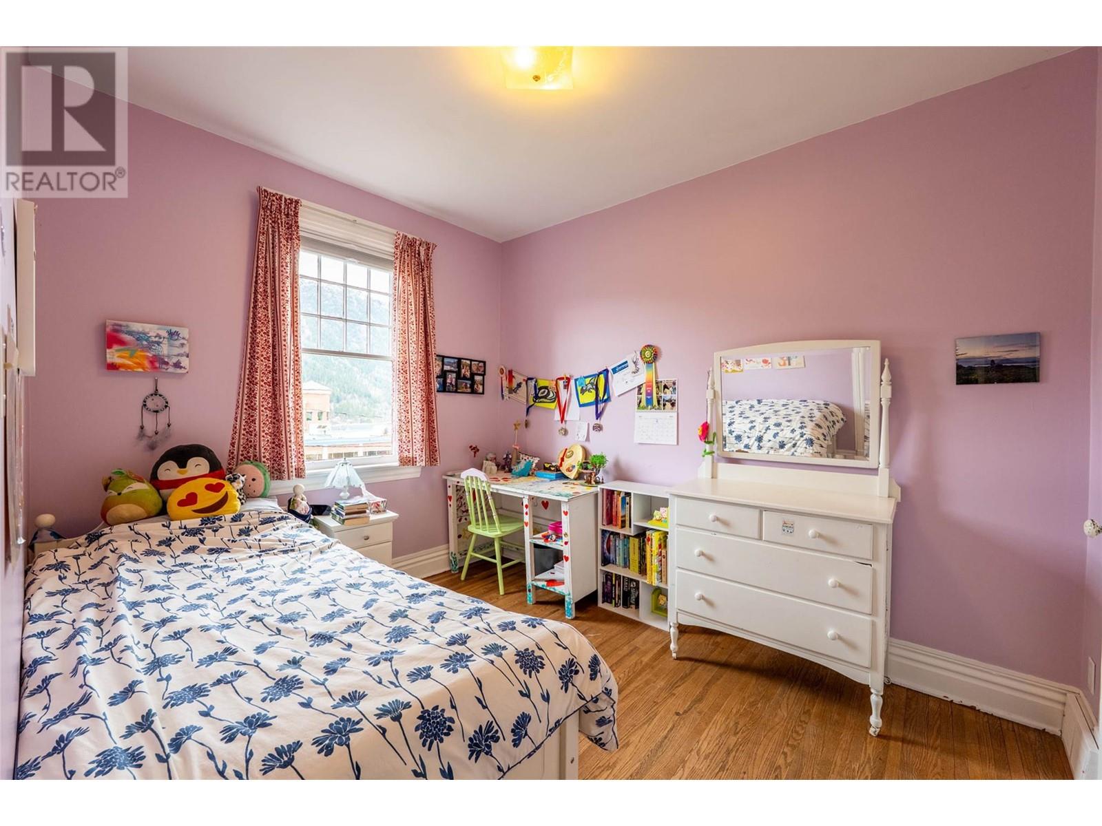 Property at 315 SILICA Street image 5