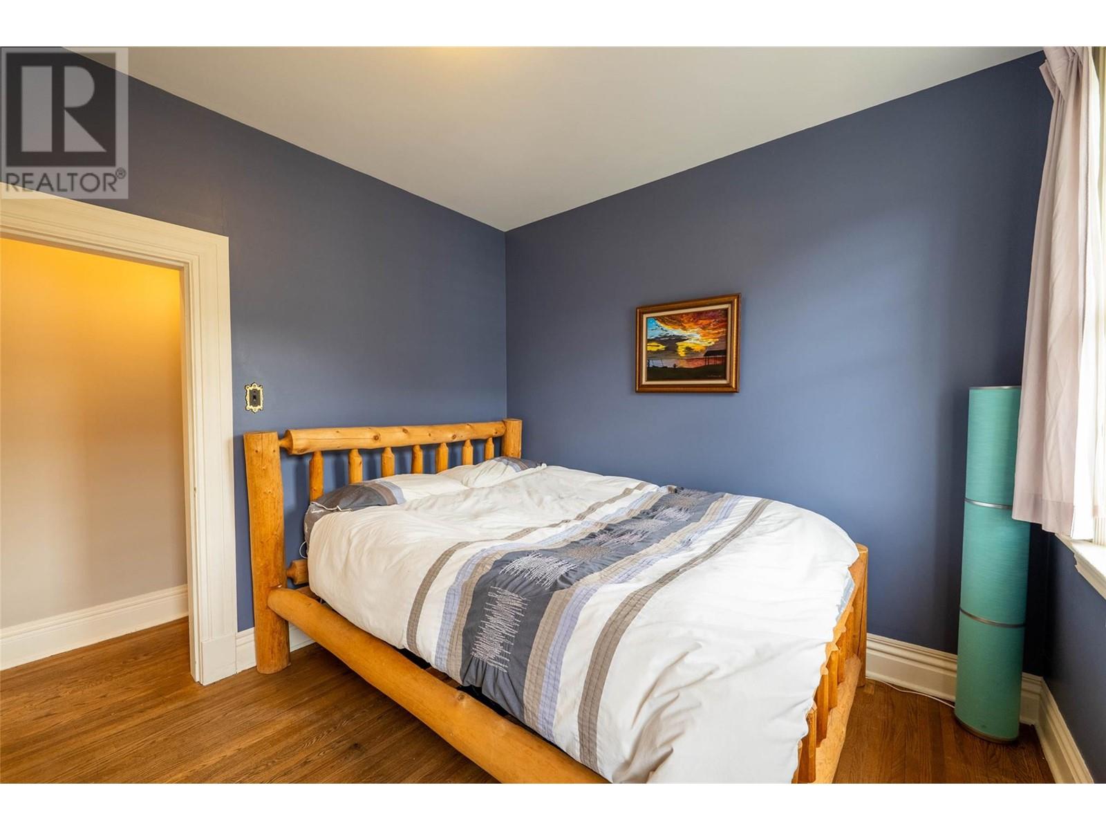 Property at 315 SILICA Street image 3