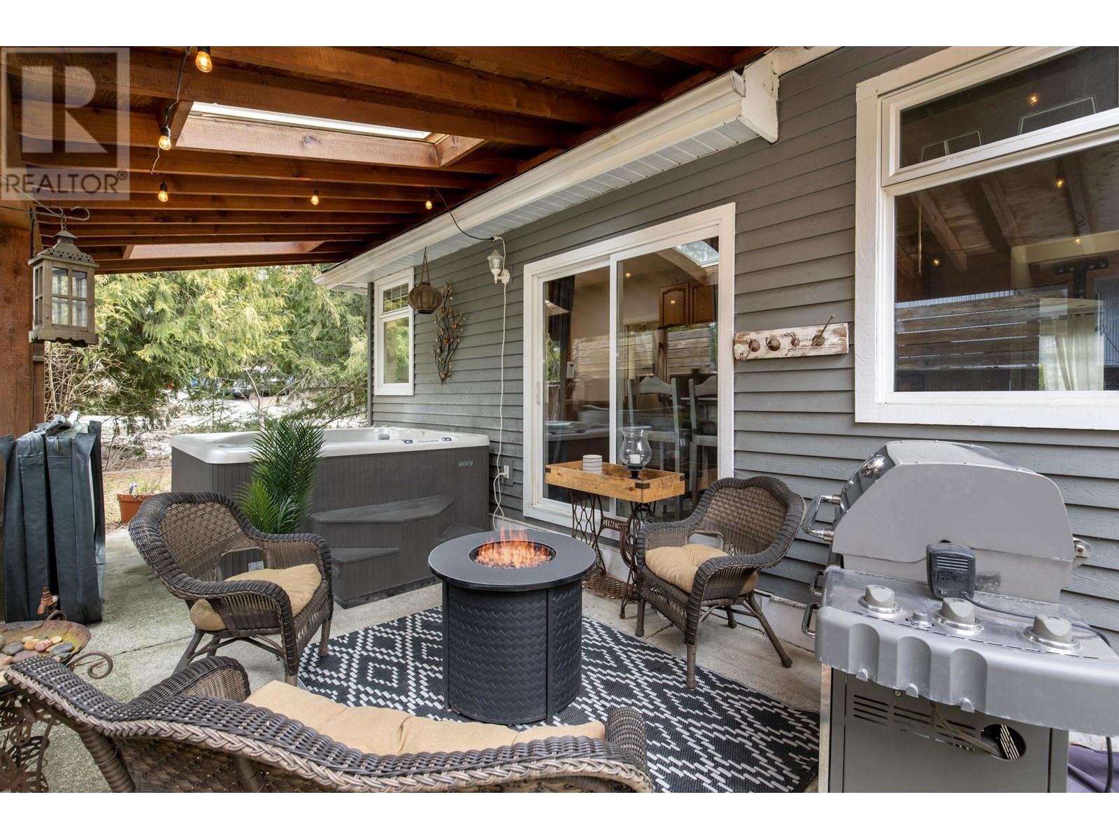 7443 Dogwood Street, Pemberton, British Columbia  V0N 2L0 - Photo 14 - R2994277