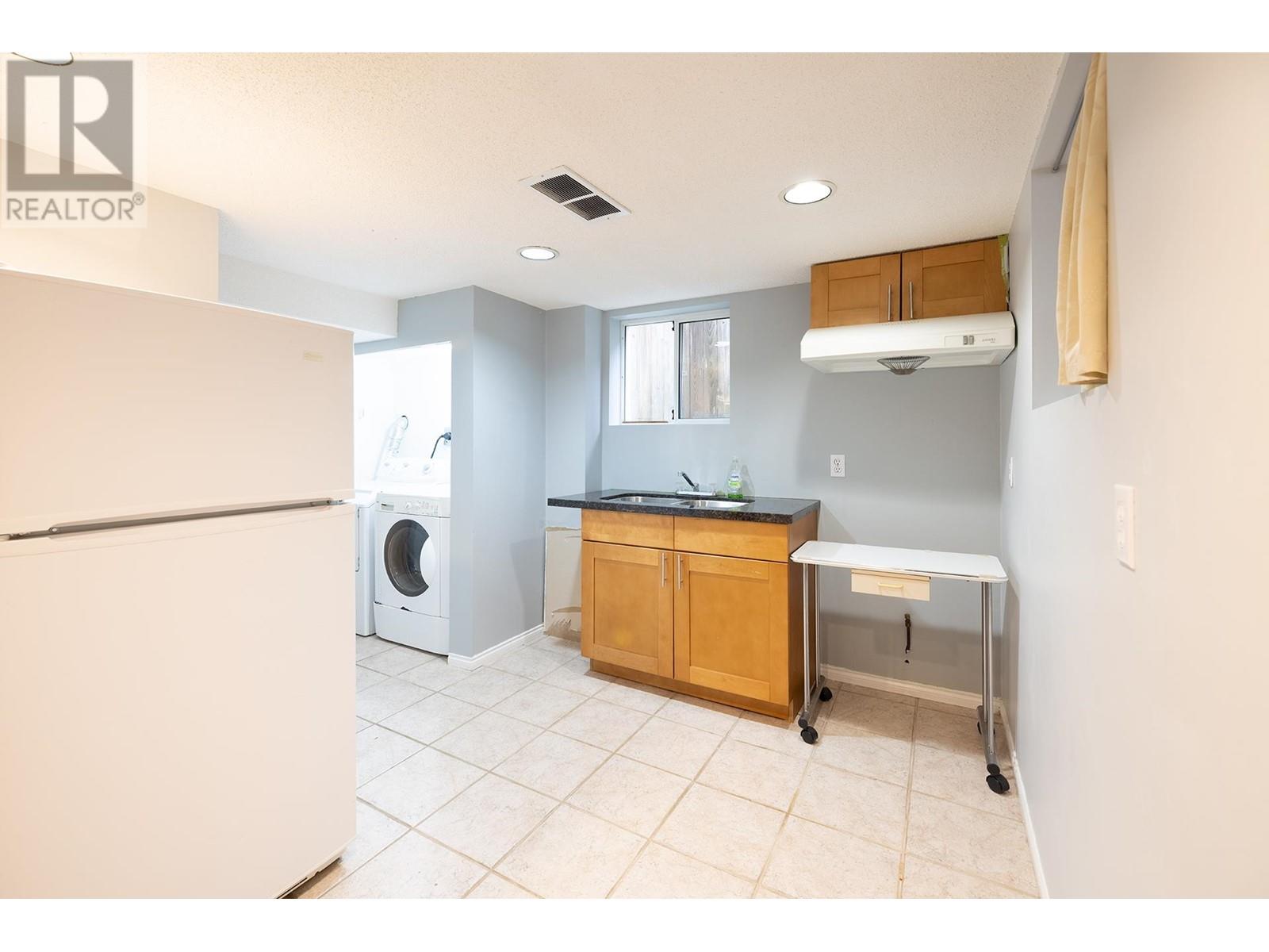 Basement 153x W 64th Avenue, Vancouver, British Columbia  V6P 2N8 - Photo 10 - R2994251