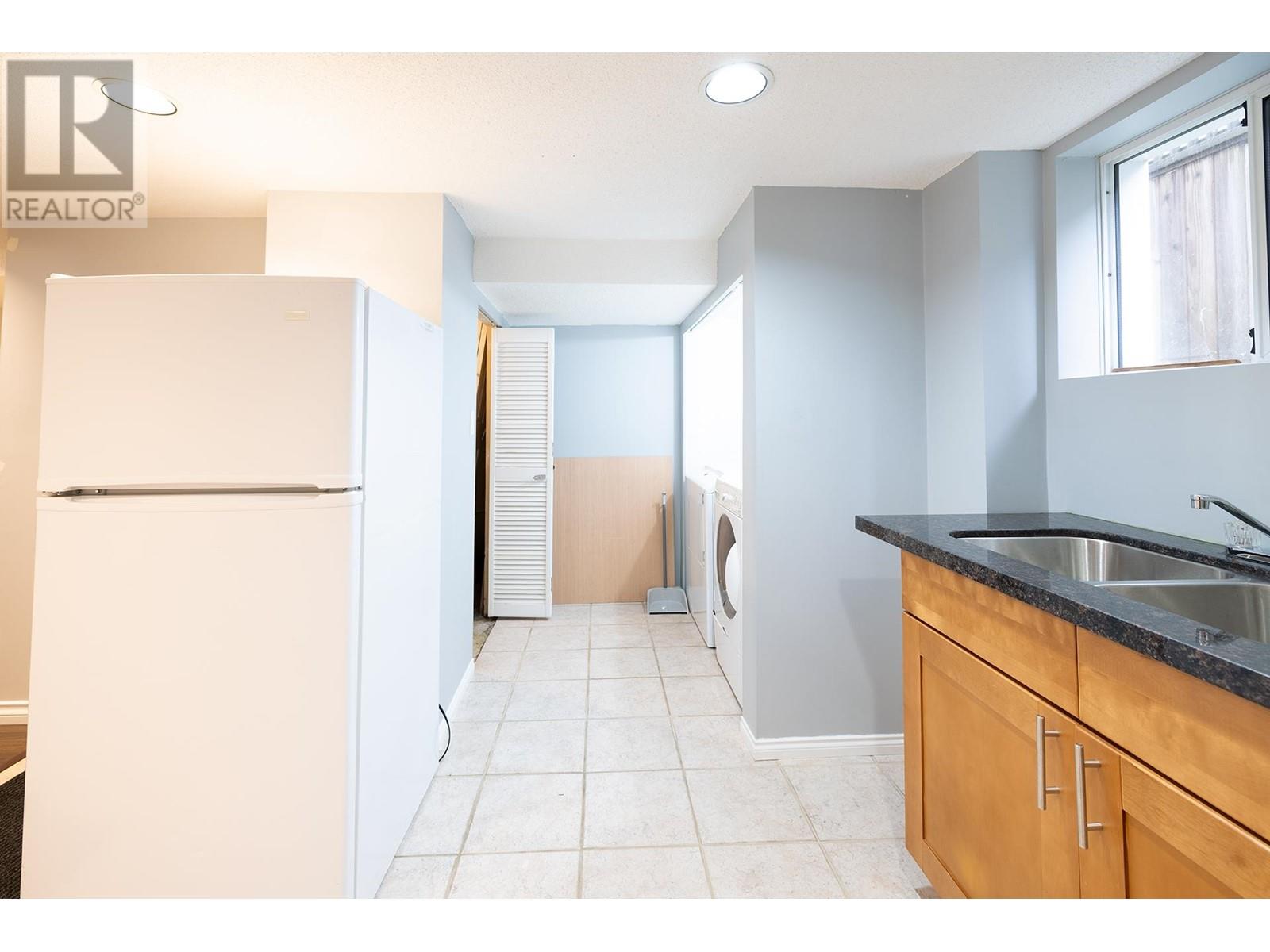 Basement 153x W 64th Avenue, Vancouver, British Columbia  V6P 2N8 - Photo 11 - R2994251