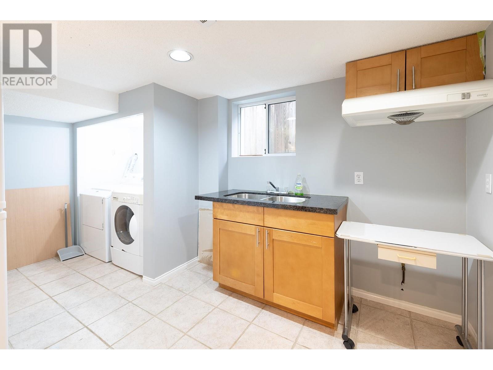 Basement 153x W 64th Avenue, Vancouver, British Columbia  V6P 2N8 - Photo 9 - R2994251