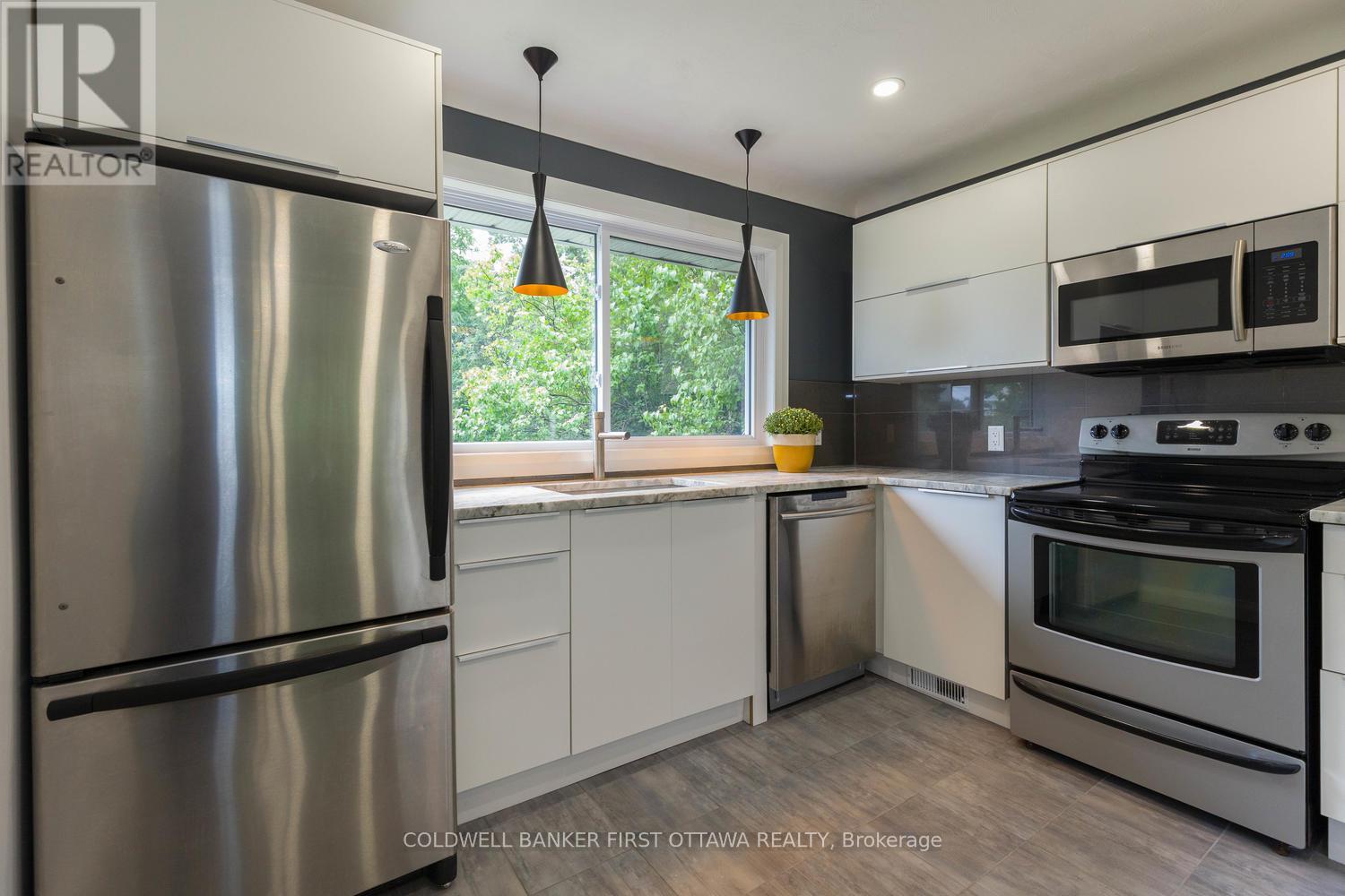 34 Westwood Drive, Ottawa, Ontario  K2G 2X1 - Photo 26 - X12100181