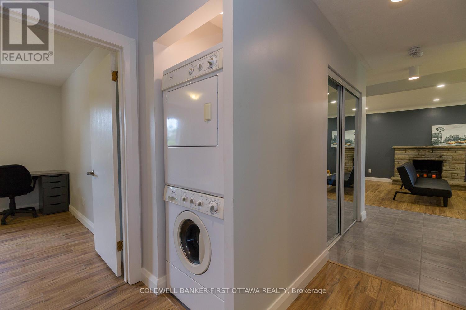 34 Westwood Drive, Ottawa, Ontario  K2G 2X1 - Photo 39 - X12100181