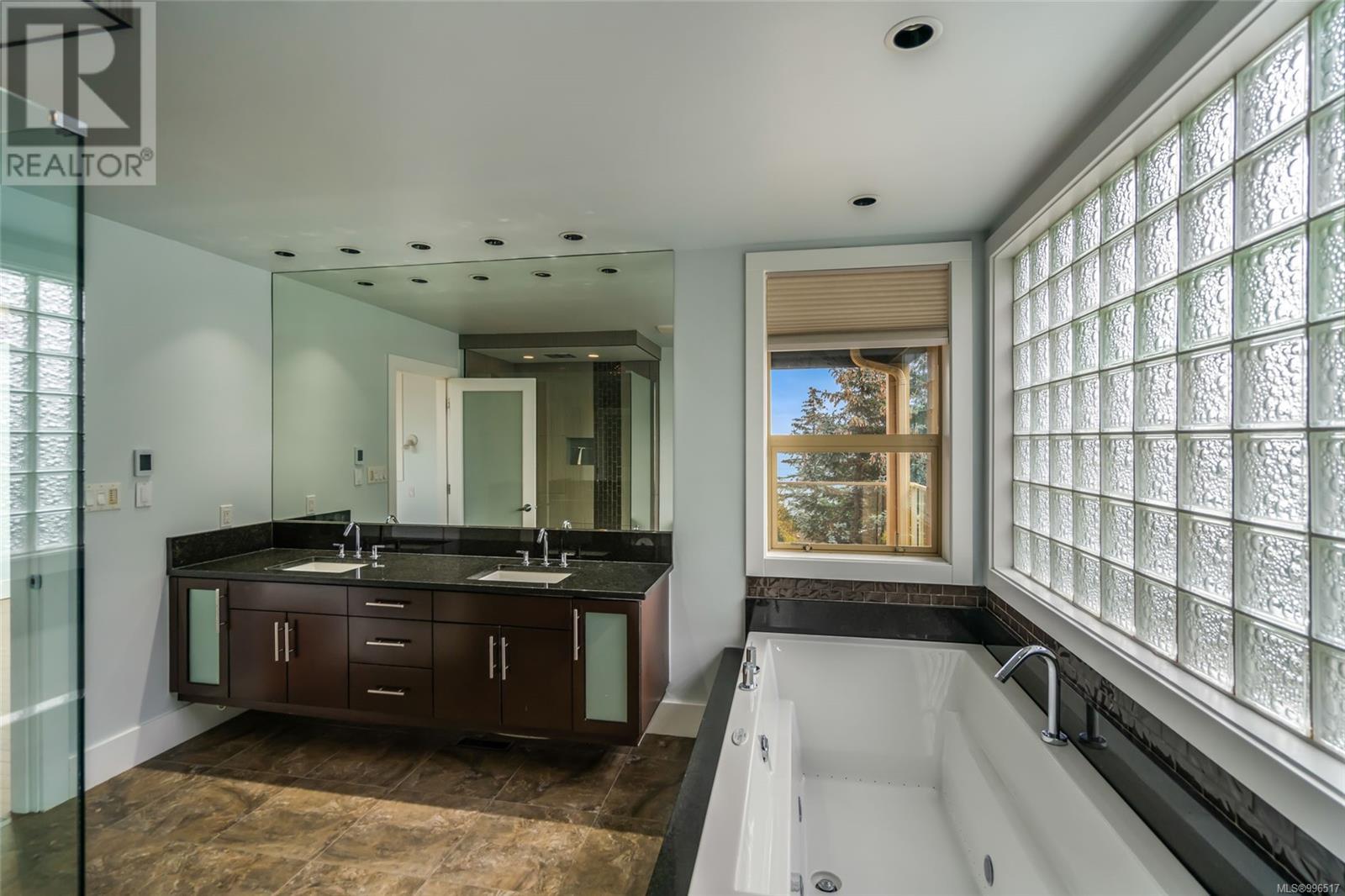 Property at 3279 Shearwater Dr image 3