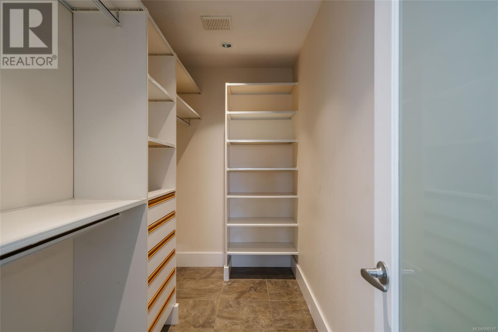 Property at 3279 Shearwater Dr image 5
