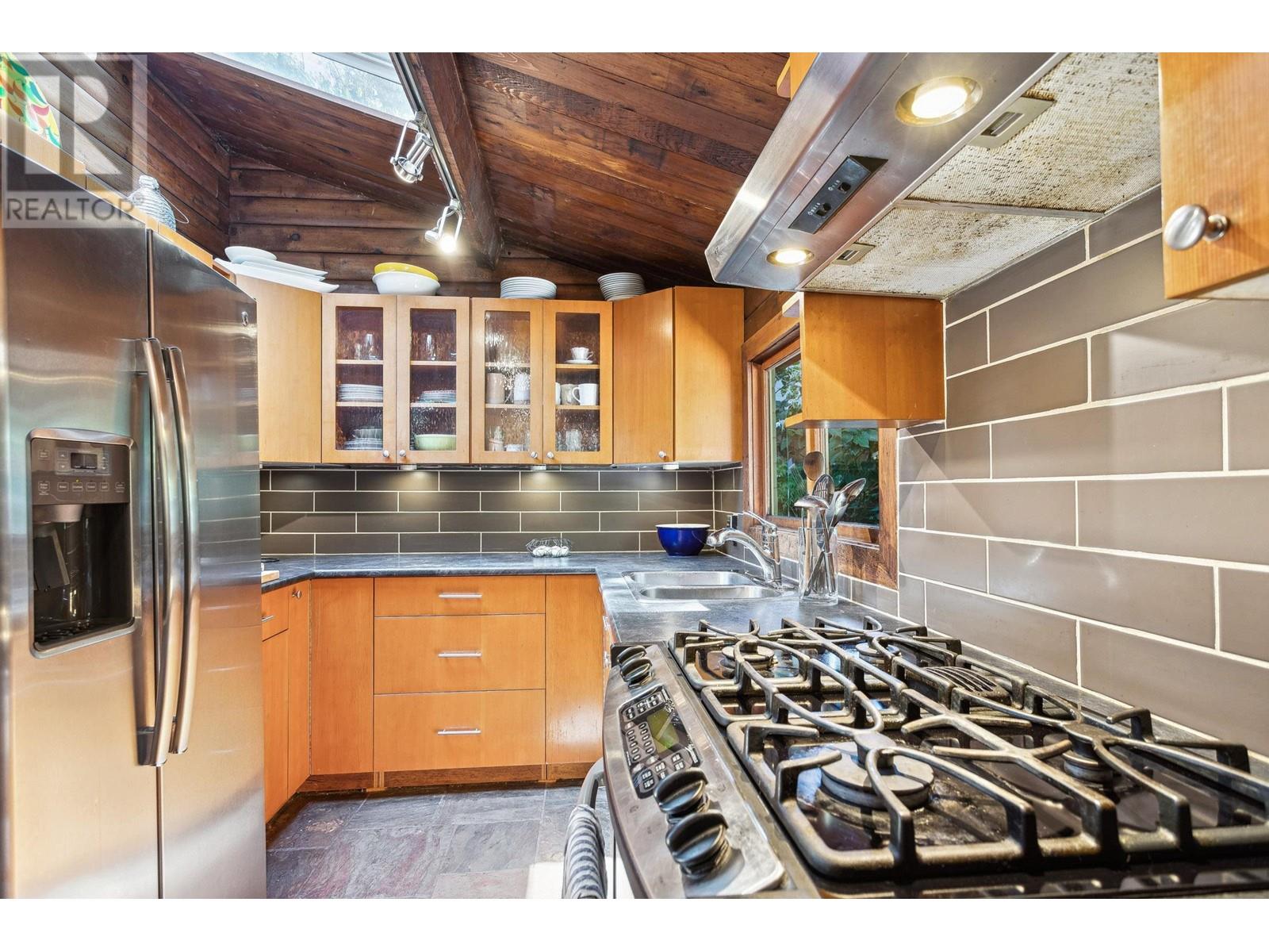 1088 Calverhall Street, North Vancouver, British Columbia  V7L 1Y3 - Photo 5 - R2990553