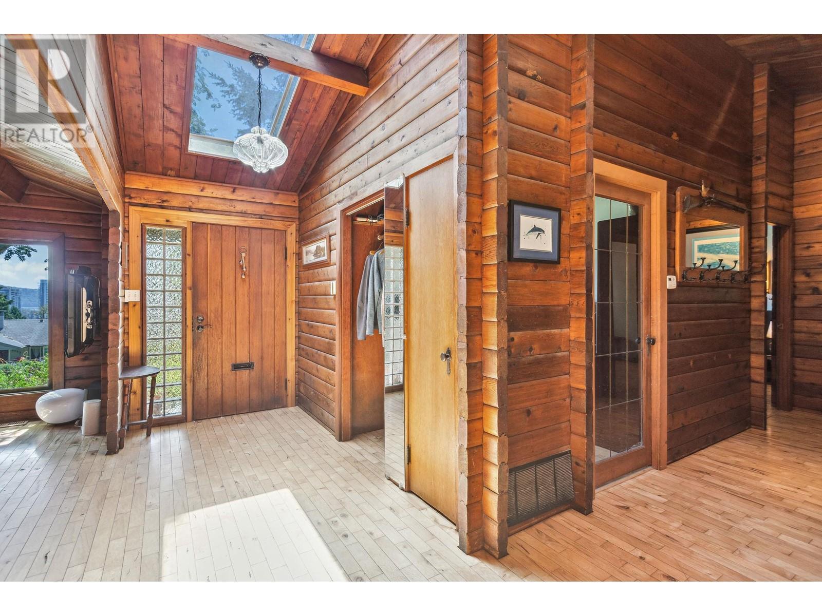 Property at 1088 CALVERHALL STREET image 2