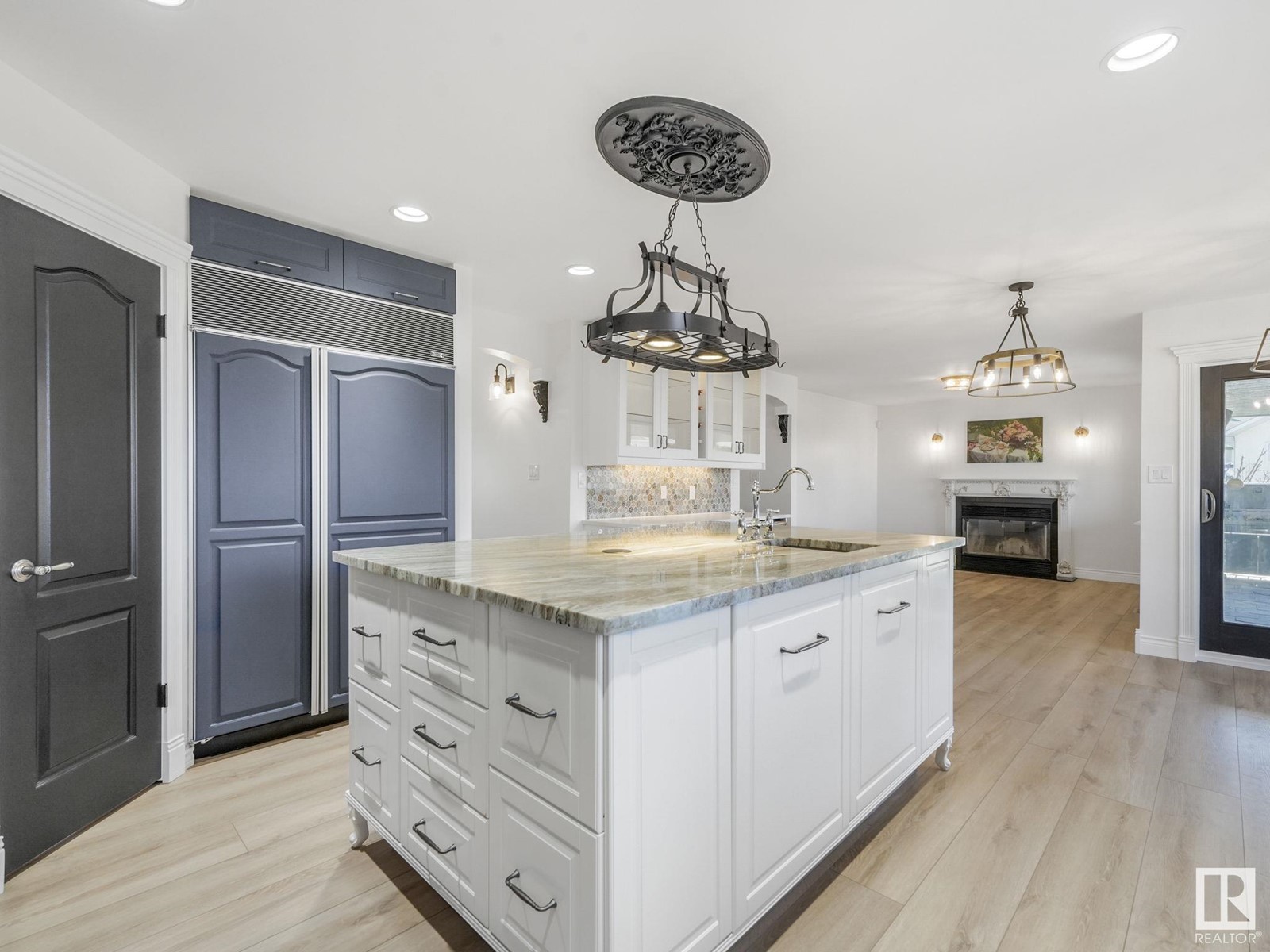 Property at 6923 162 AV NW image 3