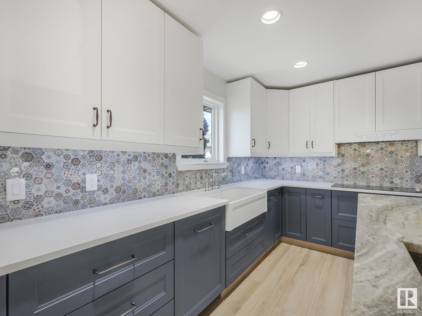 Property at 6923 162 AV NW image 4